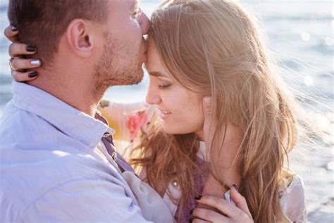 Poljubljanje, če je dobra kemija Spolni zmenki Koidu
